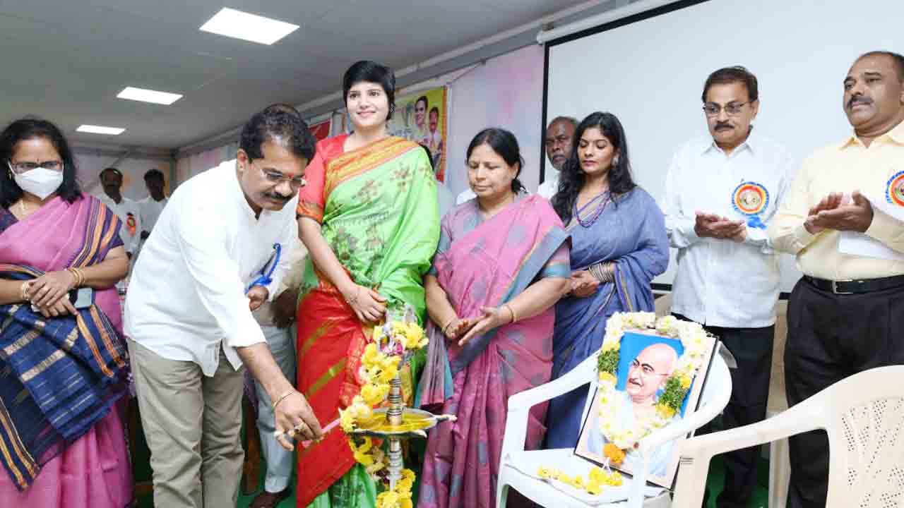 పేట చేనేతకు పూర్వ వైభవం తీసుకురావాలి