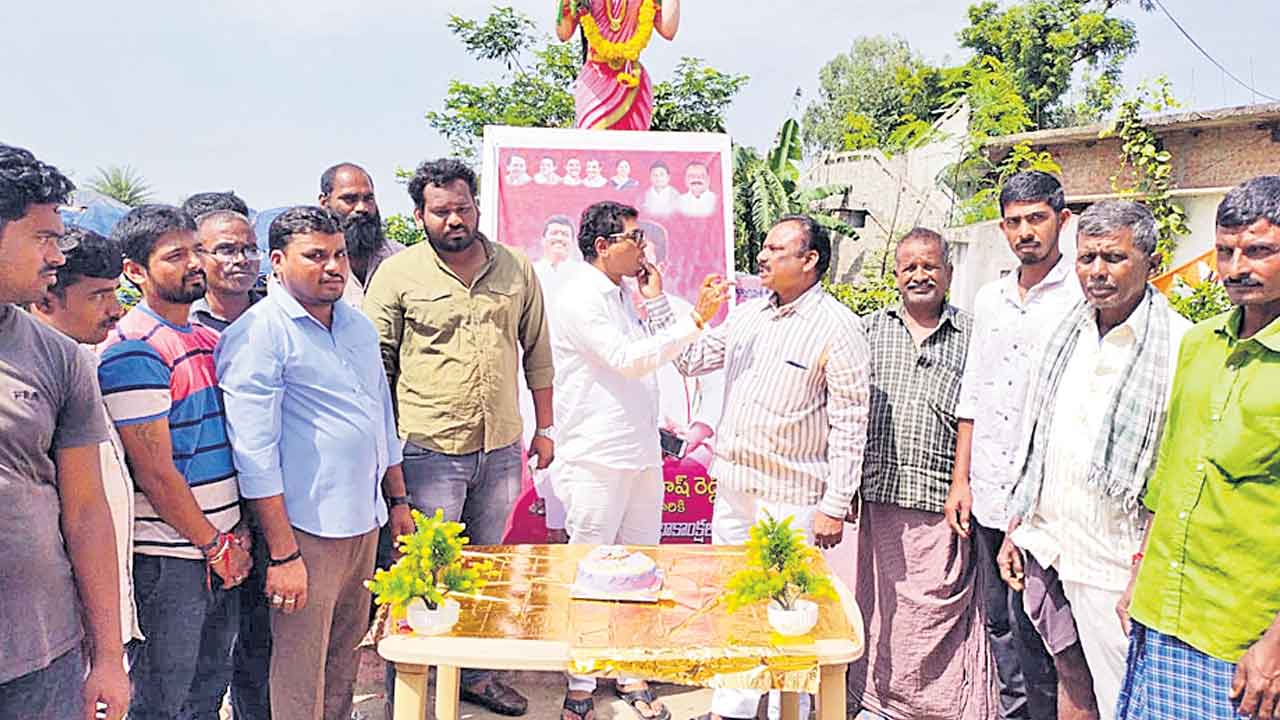 ఊరూరా ఎమ్మెల్సీ ‘శేరి’ పుట్టినరోజు వేడుకలు