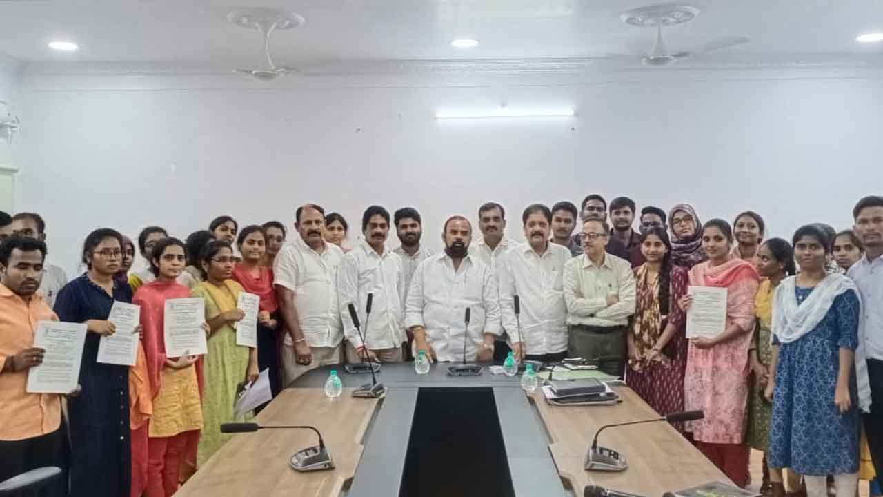 సహకార బ్యాంకుల అభివృద్ధికి కృషి చేయాలి