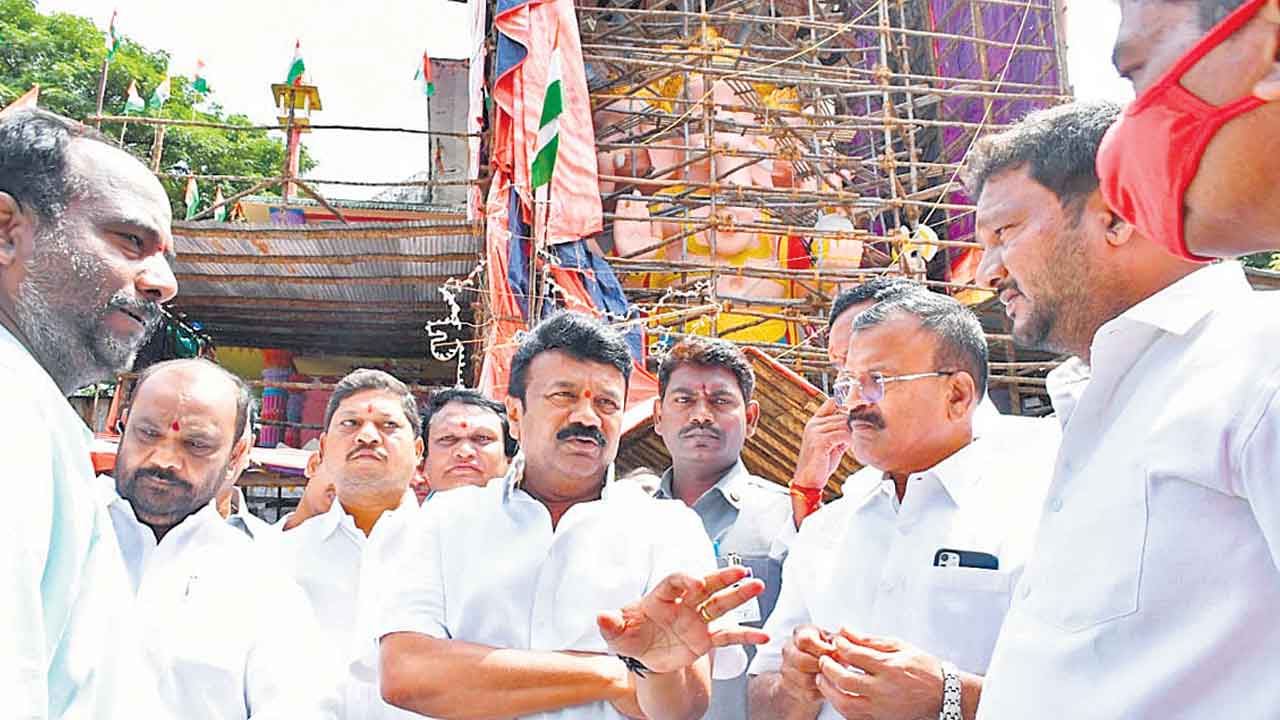 6 లక్షల మట్టి ప్రతిమలు