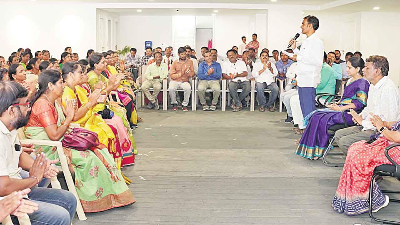 గూండాల్లా బీజేపీ నాయకులు