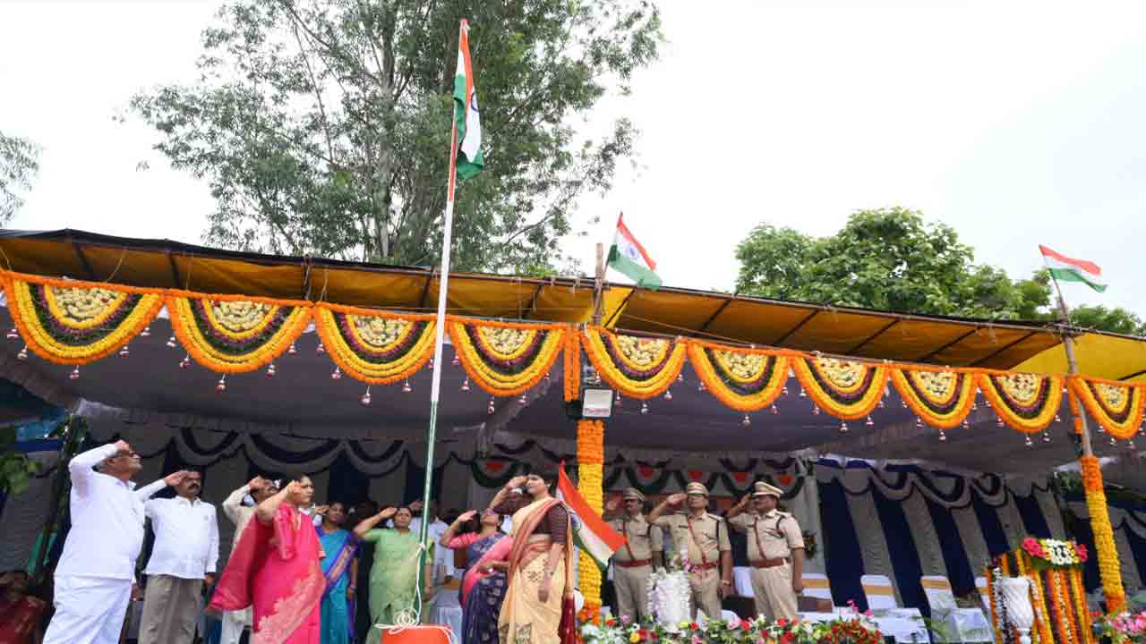 జెండా ఊంఛా రహే హమారా