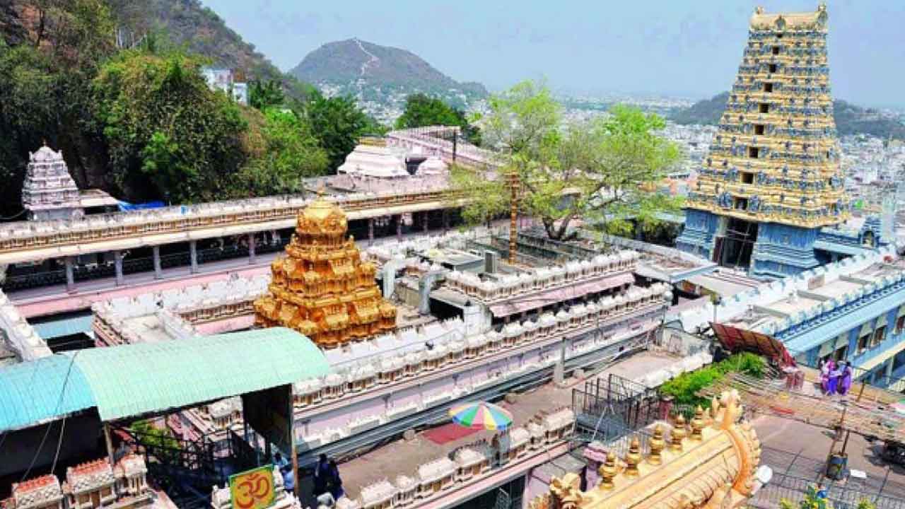 ఇంద్రకీలాద్రిపై వైభవంగా సామూహిక వరలక్ష్మి వ్రతాలు