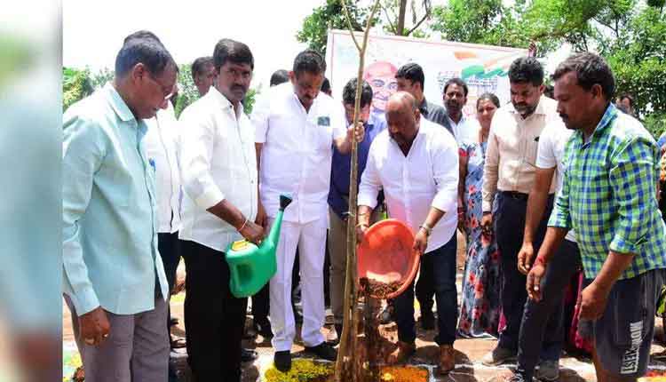 పర్యావరణాన్ని పరిరక్షించాలి