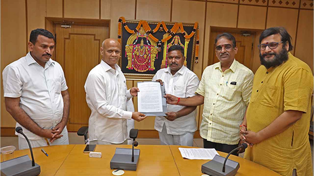 ఏపీలో 1342 ఆల‌యాల నిర్మాణం : టీటీడీ ఈవో