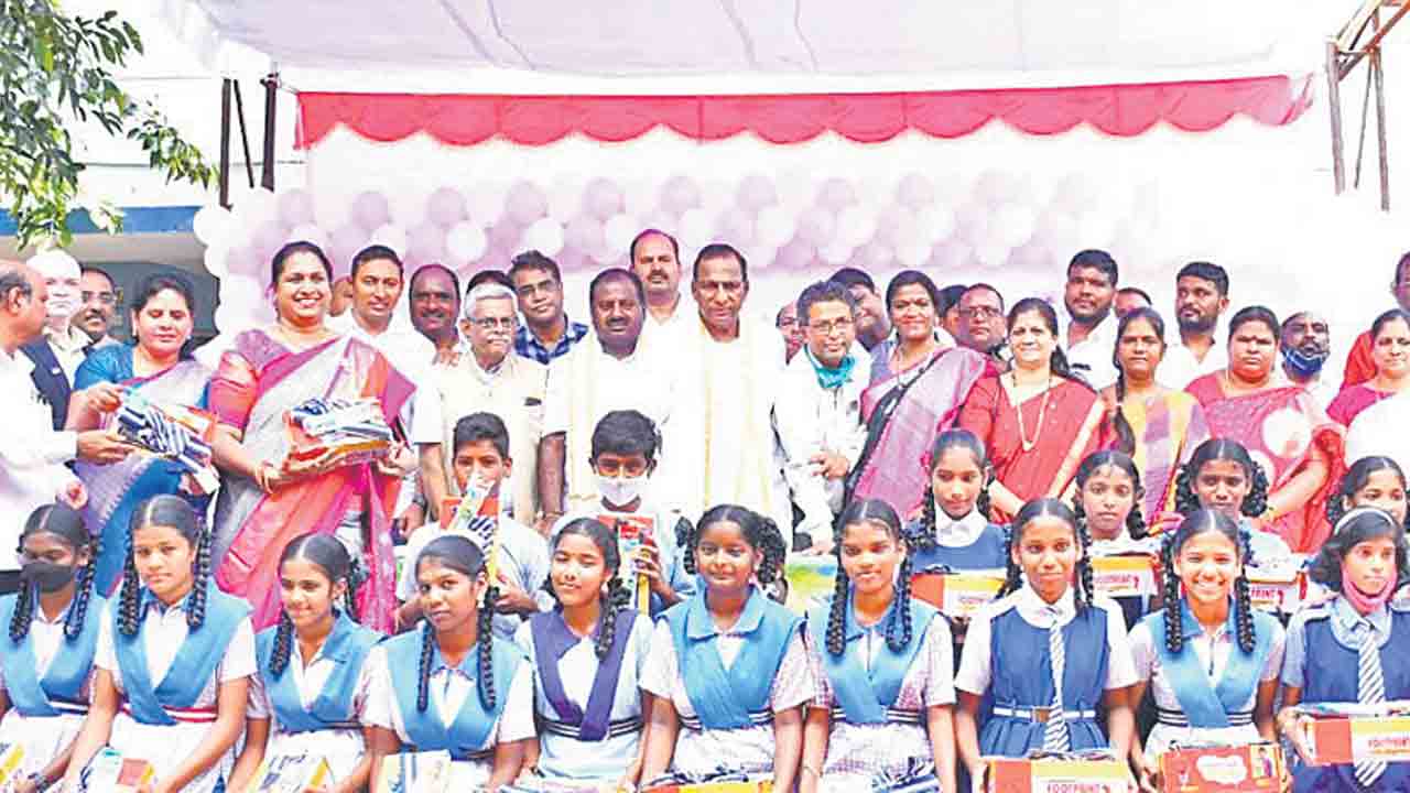 ప్రభుత్వ బడుల్లో కార్పొరేట్ విద్య
