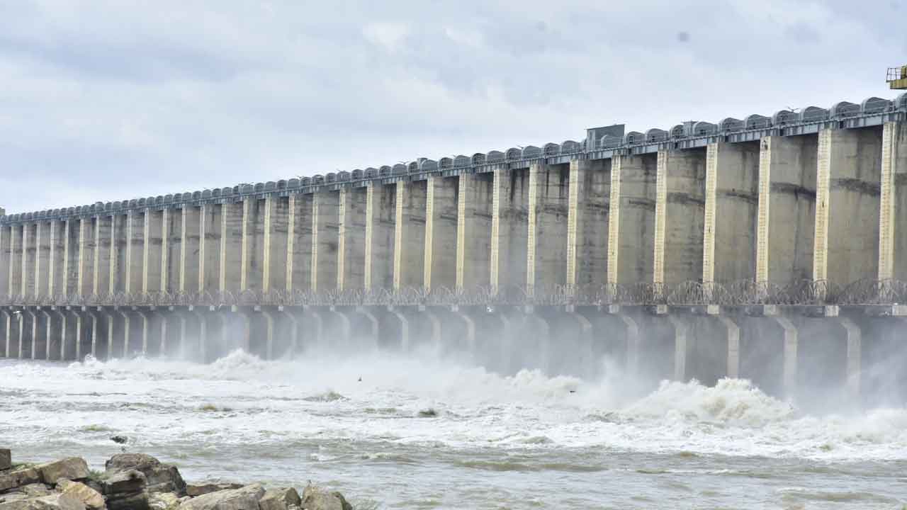 ప్రాజెక్టులకు భారీ వరద