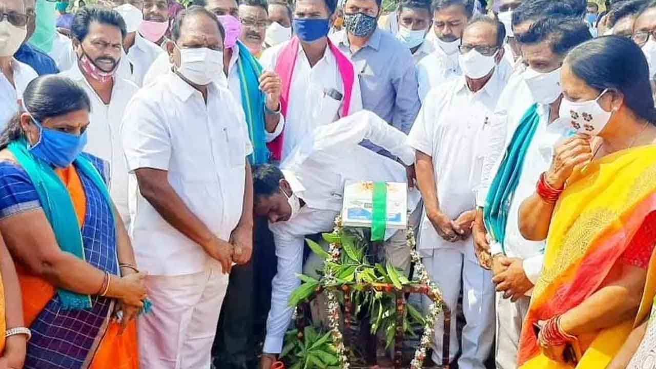 భవిష్యత్‌ తరాల కోసం మొక్కలు నాటాలి