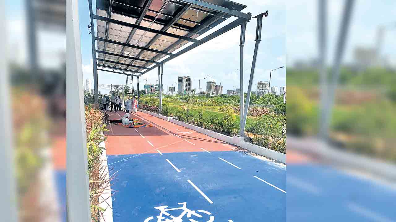 పైన సోలార్‌ టాప్‌ కింద సైకిల్‌ ట్రాక్‌