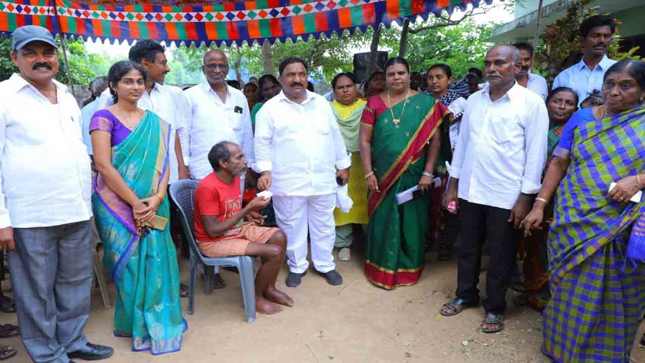 సంక్షేమ పథకాల అమలులో.. ‘తెలంగాణ’ నంబర్‌ వన్‌