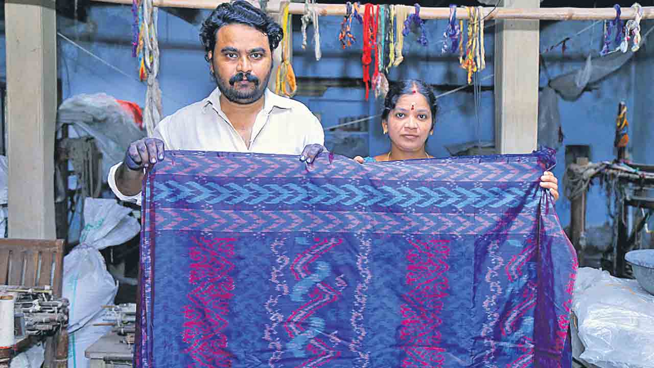 పుట్టపాక నేతన్న కు కొండా లక్ష్మణ్‌ బాపూజీ అవార్డు