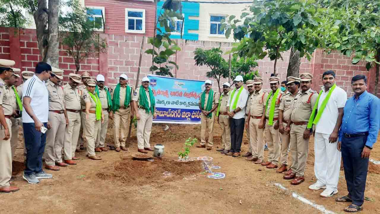 సమన్వయంతో పనిచేయాలి : ఎస్పీ