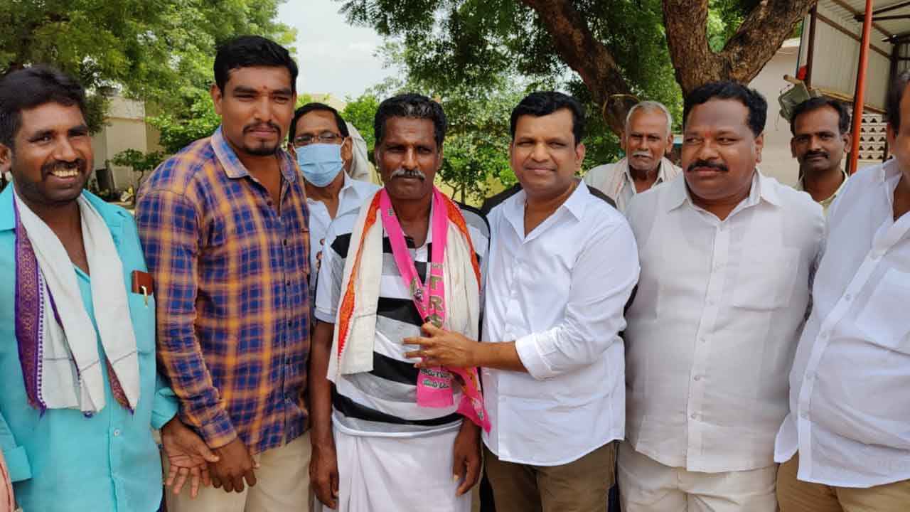 టీఆర్‌ఎస్‌లోకి వలసల వెల్లువ