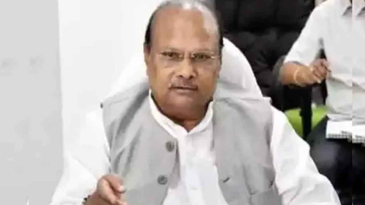 జగన్‌ అక్రమ సంపాదనను వెలికి తీయాలి : యనమల