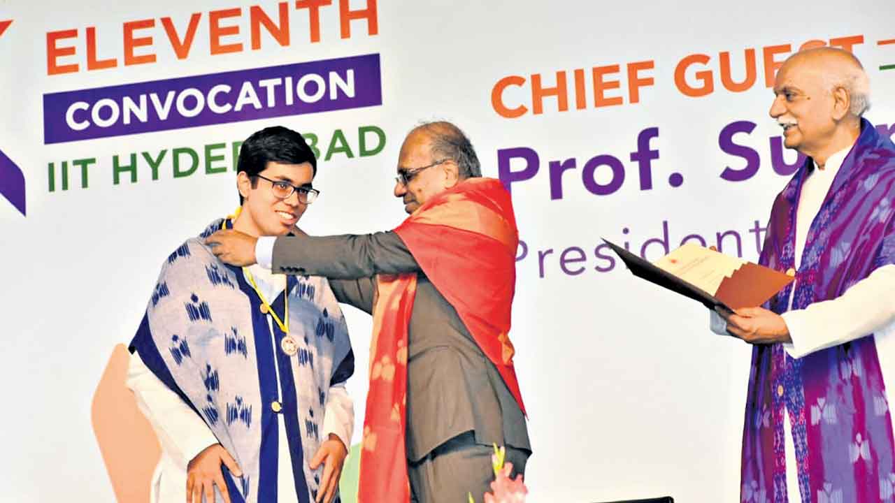 సవాళ్లకు పరిష్కారం చూపాలి