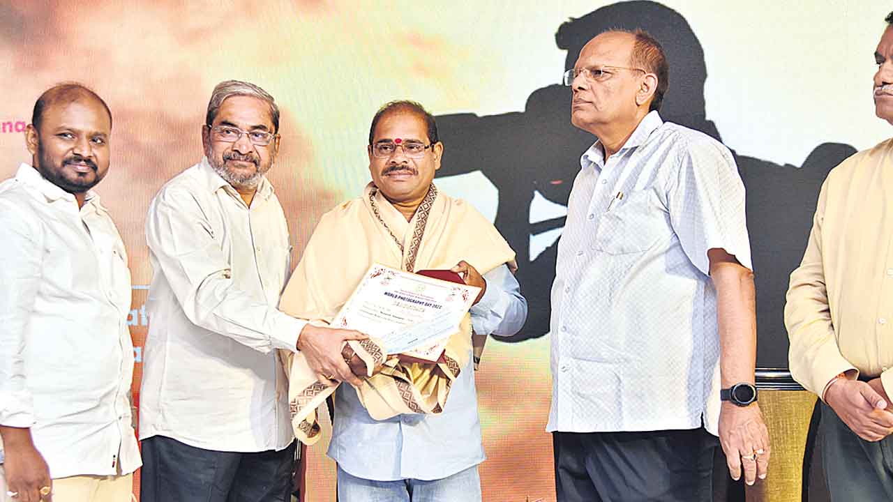 ఒక్క చిత్రం.. ఎన్నో భావాలు