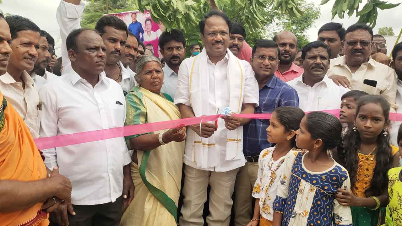 ప్రతిఒక్కరికీ సంక్షేమ పథకాలు