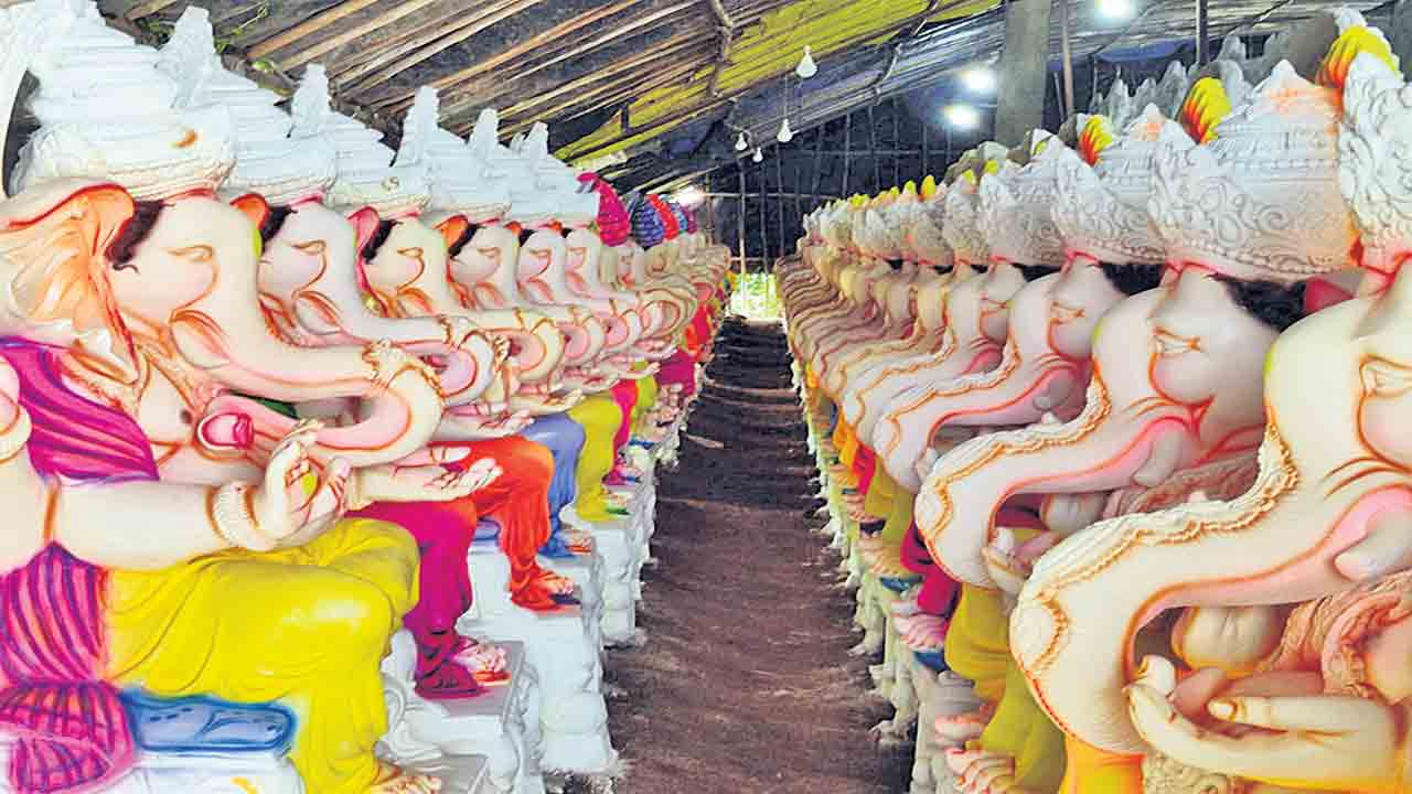 యువతలో చవితి జోష్