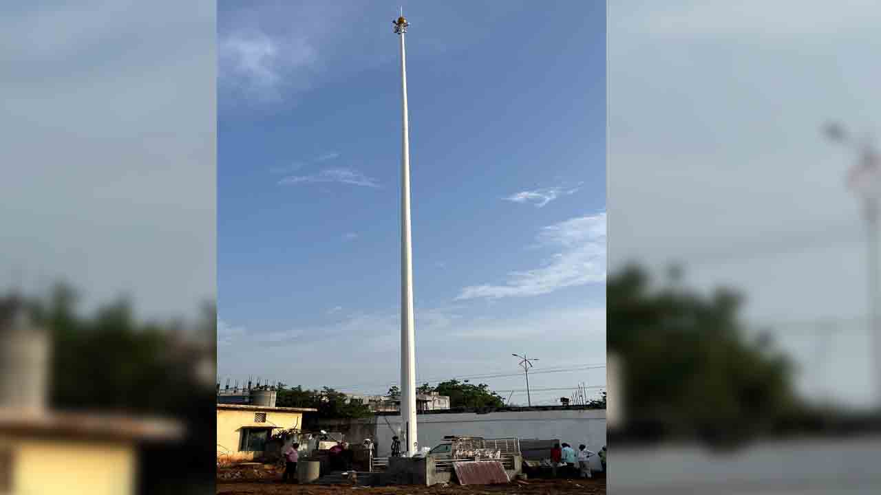 వంద అడుగుల జాతీయ పతాక