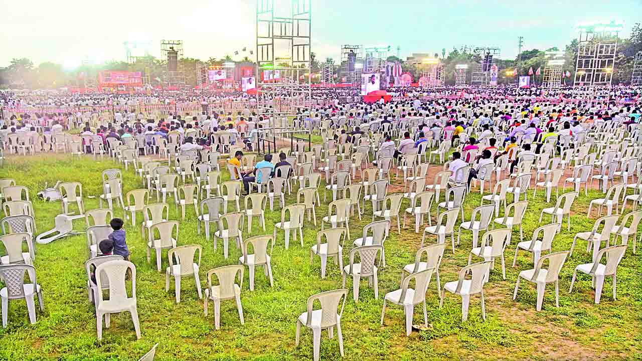 కోచ్‌ ఫ్యాక్టరీ ఊసు లేదు.. ట్రైబల్ వర్సిటీపై స్పష్టత లేదు