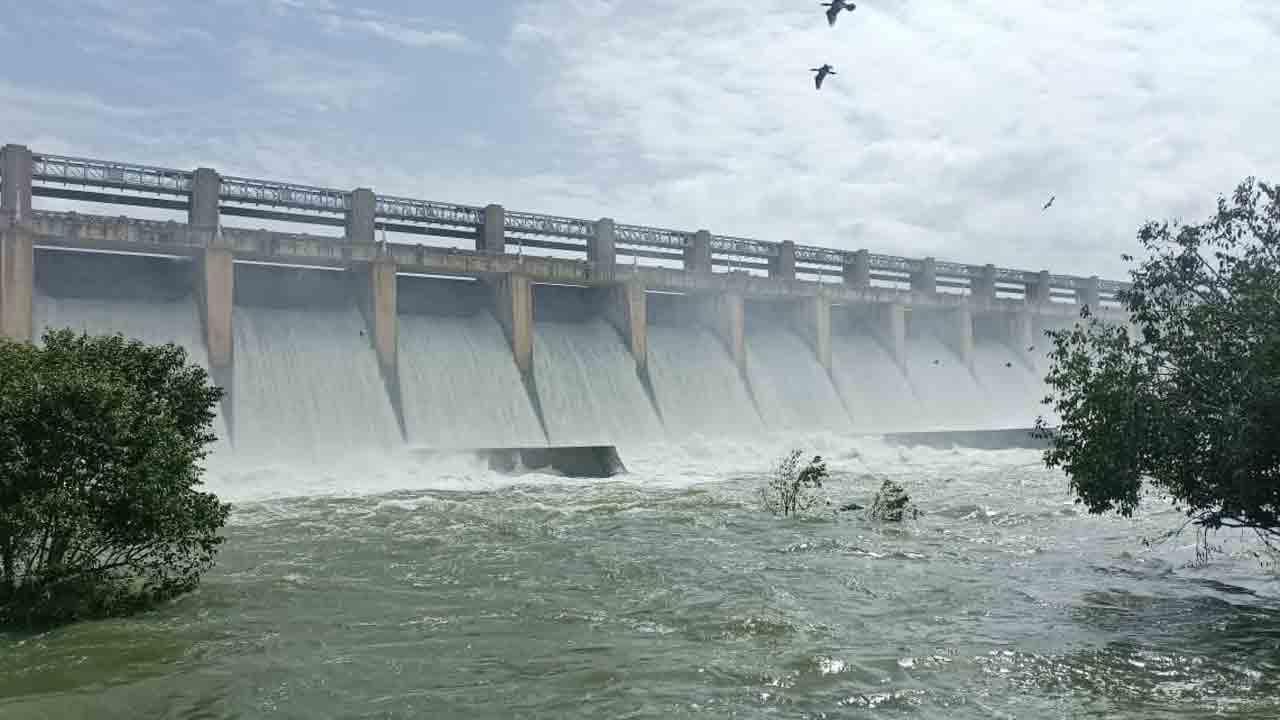 తుంగభద్ర డ్యాంకు పోటెత్తిన వరద