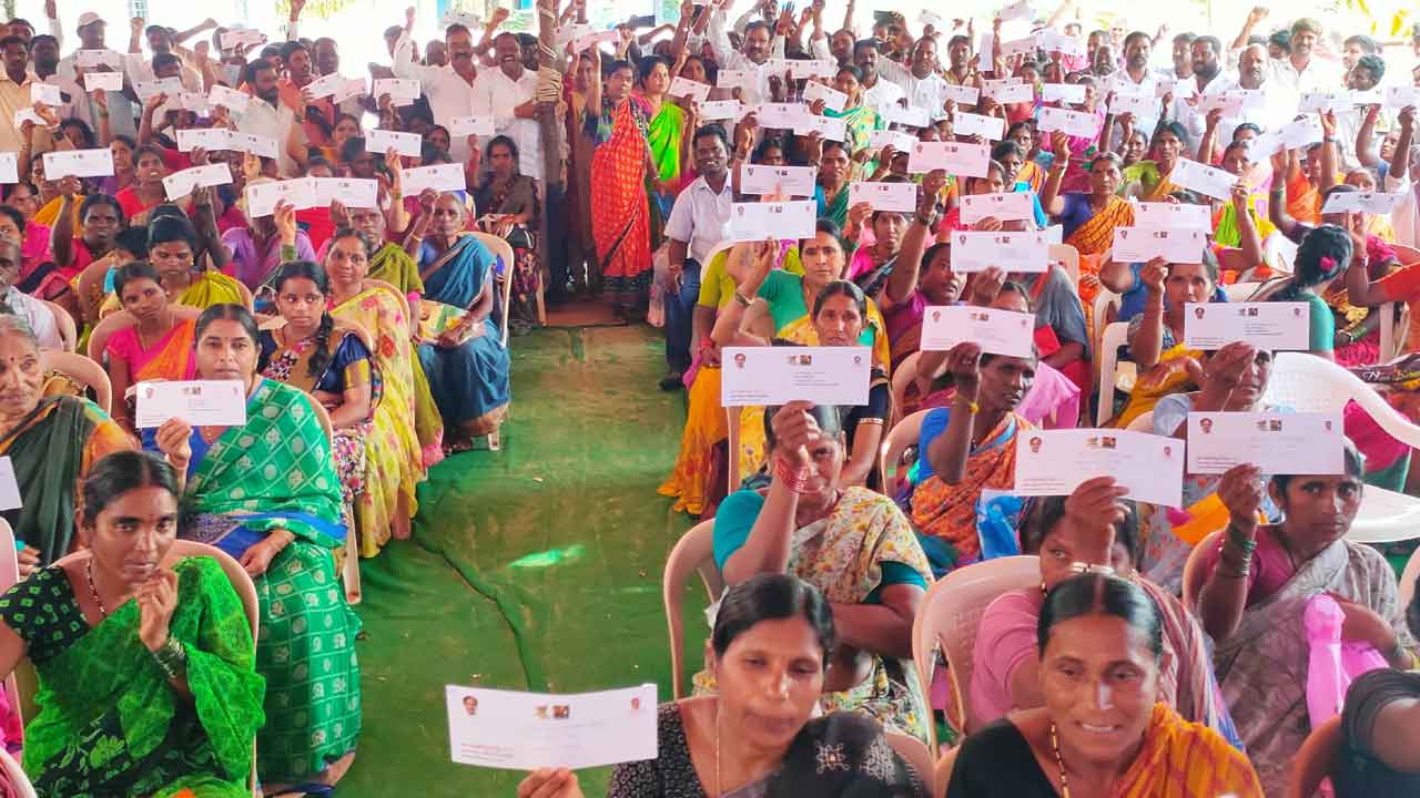 ప్రతి ఇంటికీ సంక్షేమ ఫలాలు