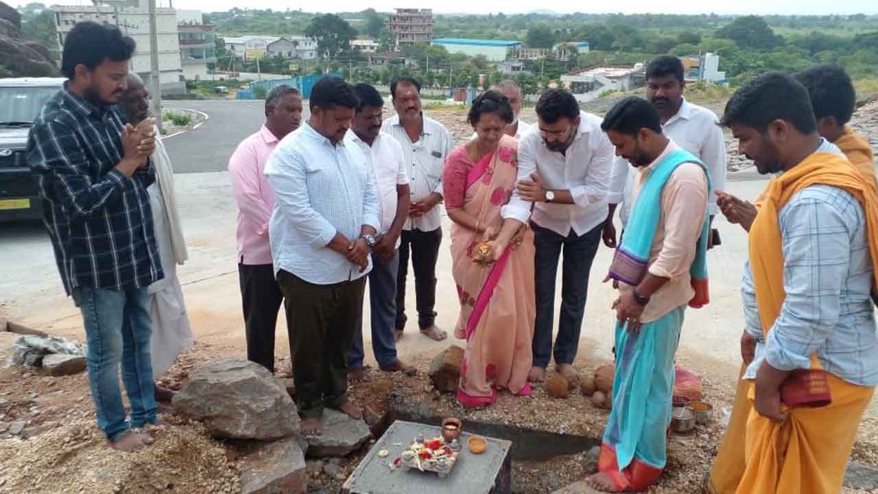 సిద్ధుల గుట్ట సుందరీకరణతో ఆర్మూర్‌ ఖ్యాతిని మరింత పెంచుతాం