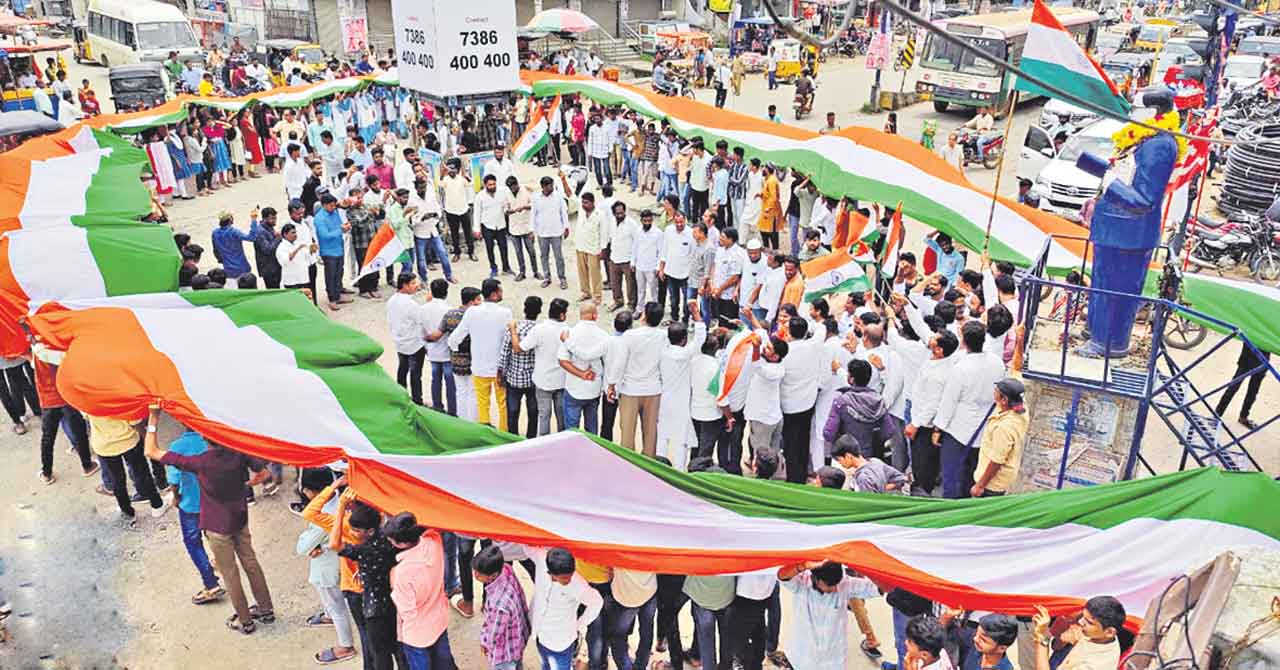 ఊరూరా ఉత్సాహంగా వనమహోత్సవం