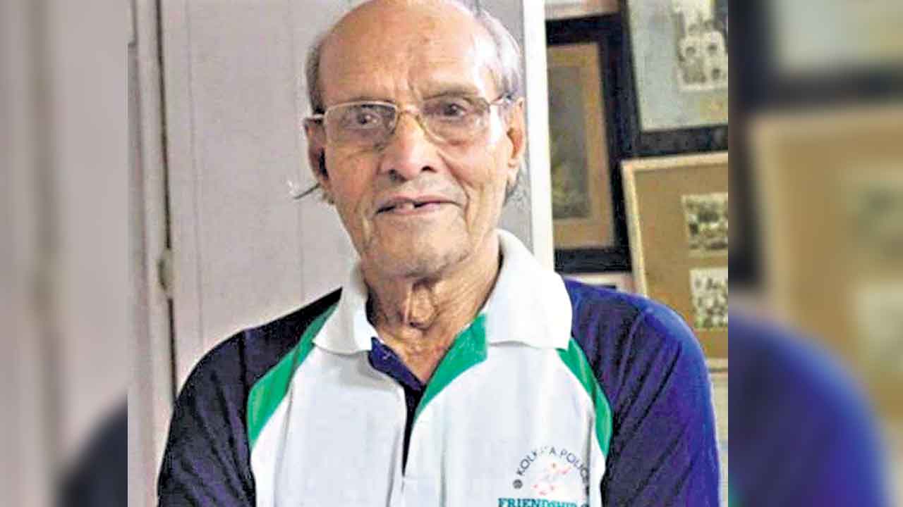 ఫుట్‌బాల్‌ మాజీ కెప్టెన్‌ ‘బద్రు’మృతి