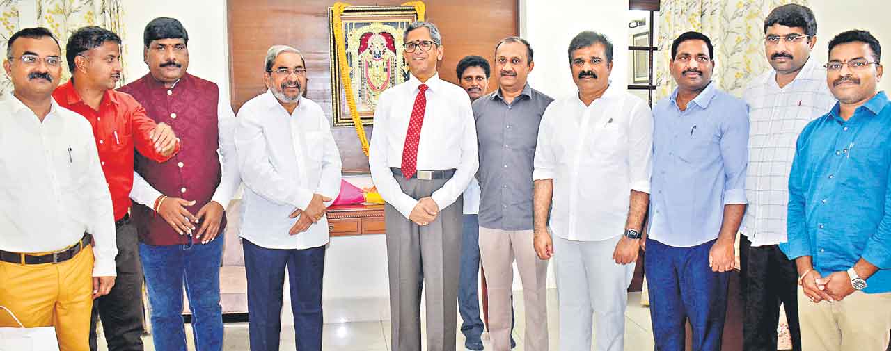 జస్టిస్‌ ఎన్వీ రమణకు జర్నలిస్టుల కృతజ్ఞతలు