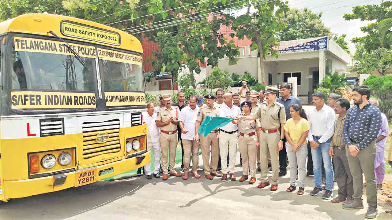 వాహనాలు జాగ్రత్తగా నడపాలి