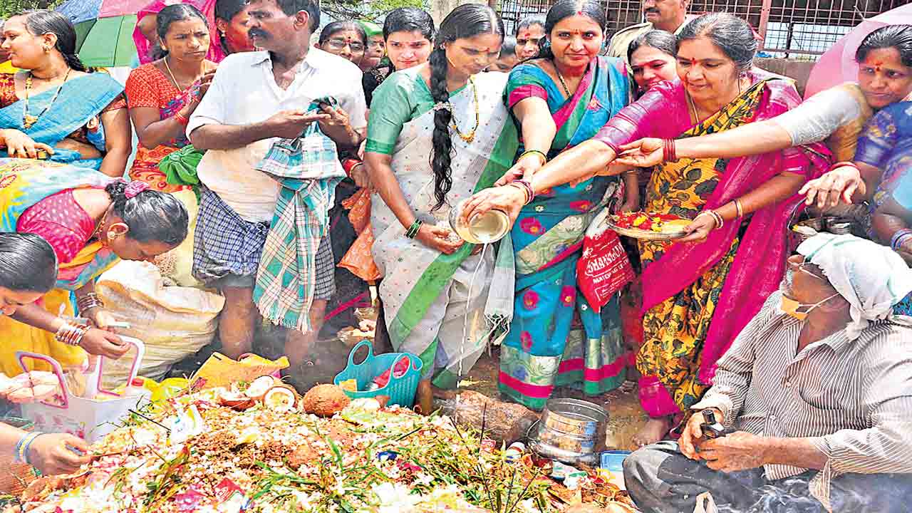 ఆధ్యాత్మిక శోభ.. భక్తిశ్రద్ధలతో నాగుల పంచమి