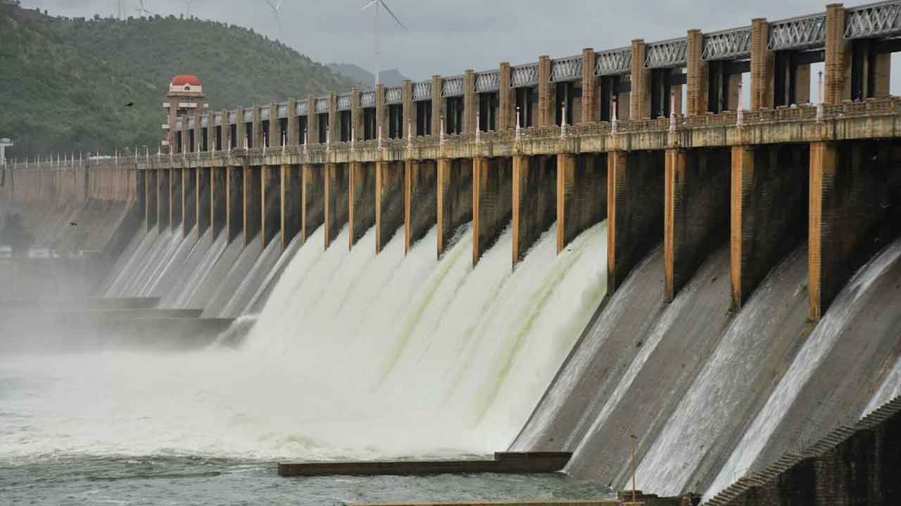 తుంగభద్ర జలాశయానికి కొనసాగుతున్న వరద నీరు