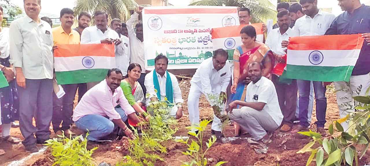 అధికారులు అందుబాటులో ఉండాలి