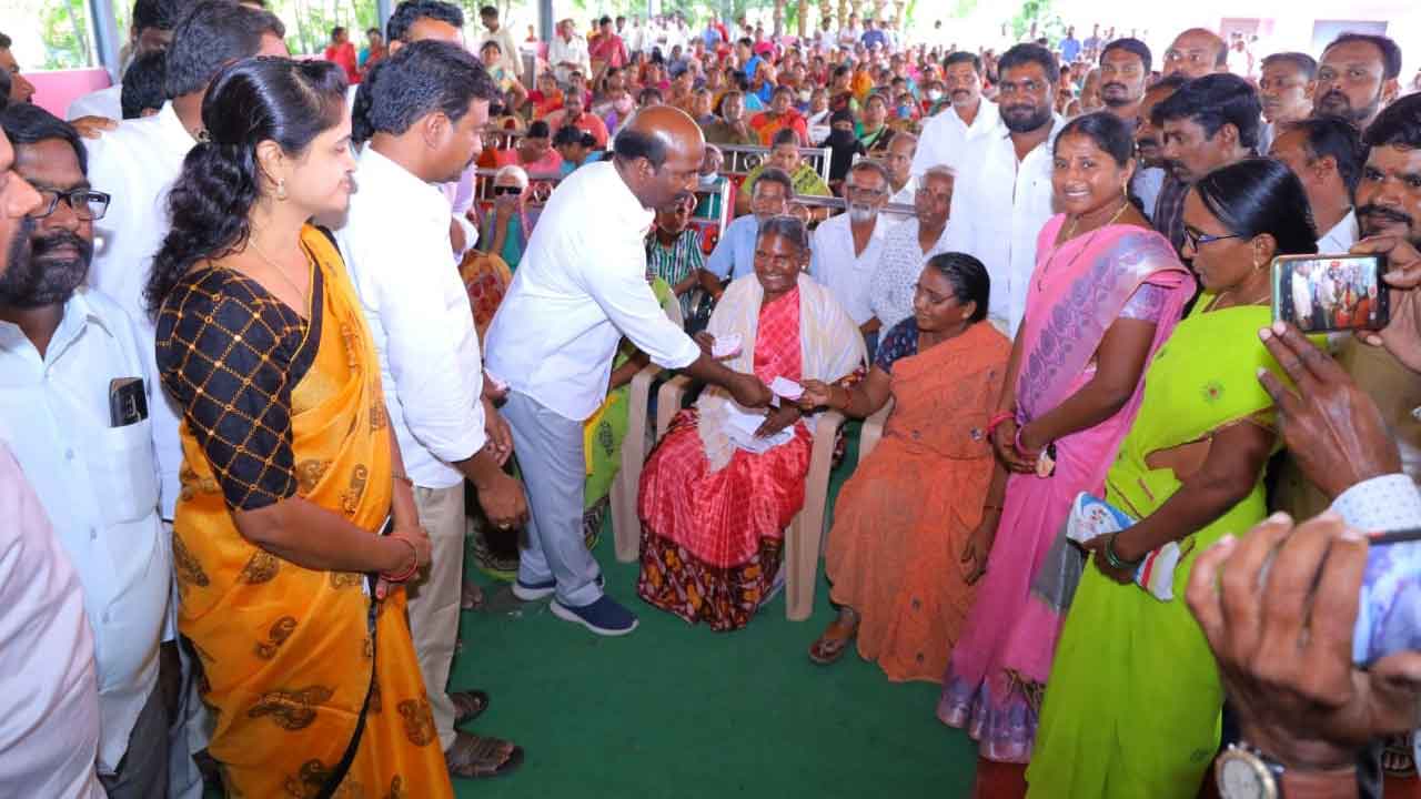 సీఎం కేసీఆర్‌ కుటుంబాన్నిఅప్రతిష్ట పాల్జేసే కుట్ర