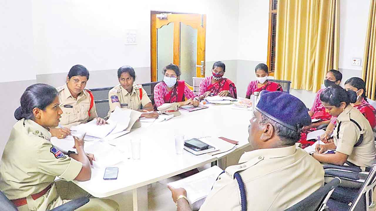 బాధితులకు భరోసా