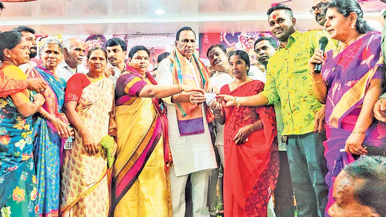 మా పథకాలు అమలు చేసే దమ్ముందా?