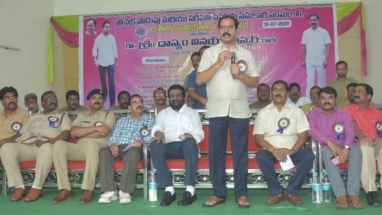 ఆటో కార్మికులను ఆదుకుంటాం