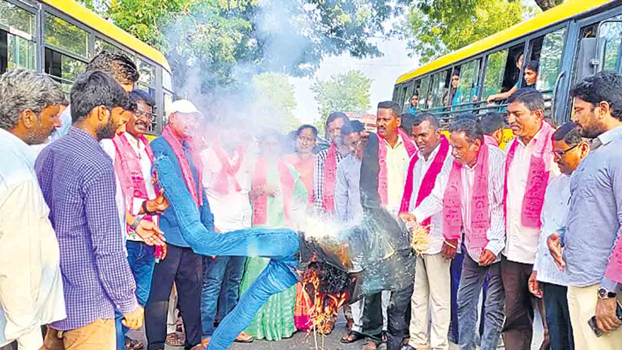 దళితులపై వివక్ష కనిపిస్తలేదా మోదీ?