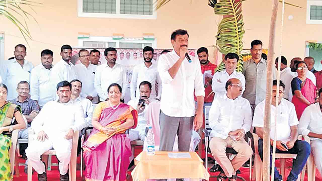 కార్పొరేటును తలదన్నేలా సర్కారు బడులు