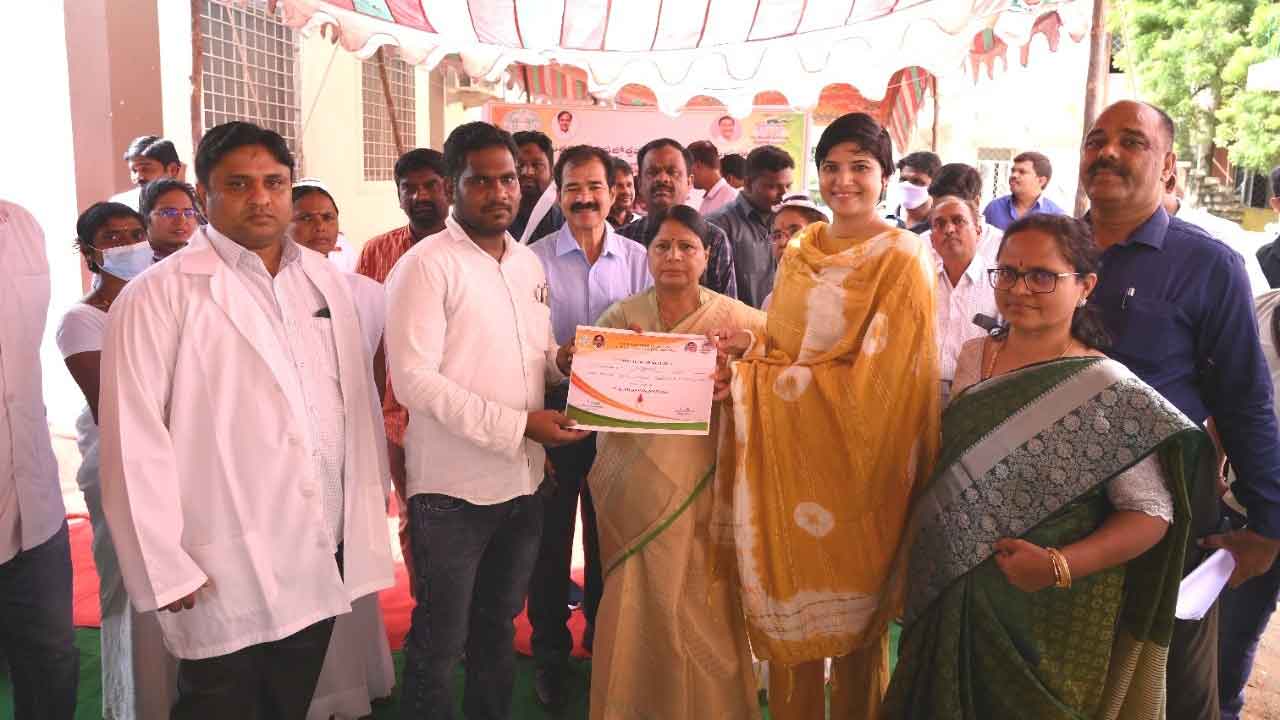 రక్తదానం చేసి ప్రాణదాతలు కావాలి