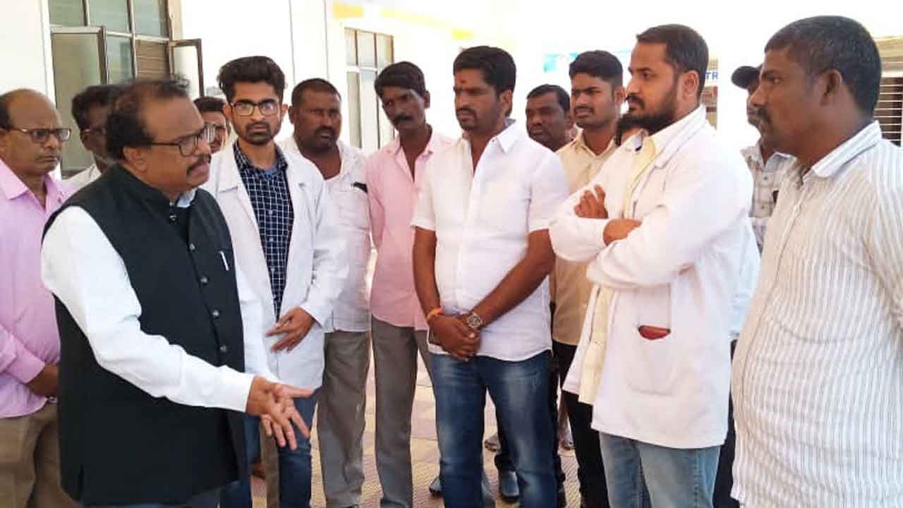 ధరణి దరఖాస్తులు పరిష్కరించాలి : కలెక్టర్‌