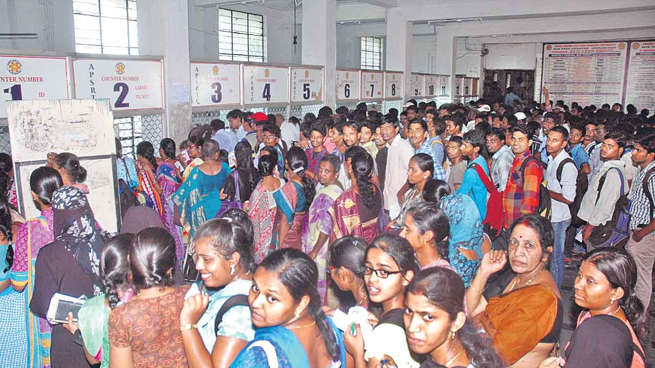 బస్‌పాస్‌ కేంద్రాల్లో నేడూ సేవలు