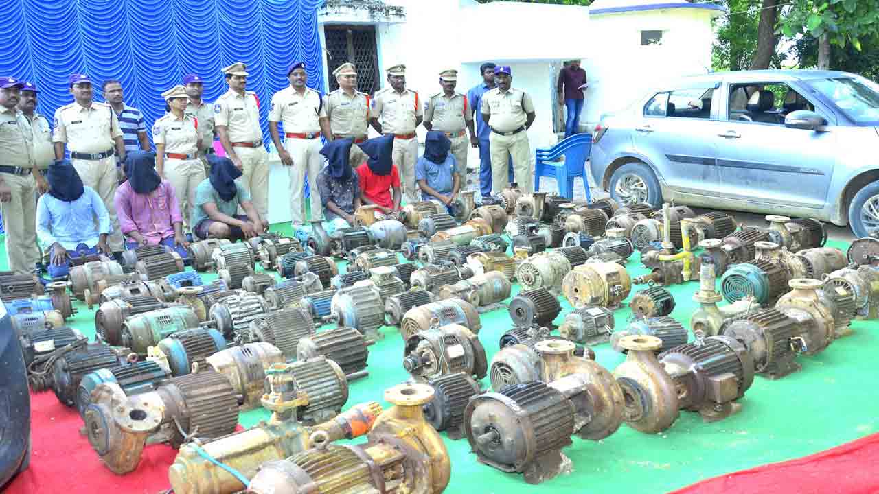 నూటొక్క మోటర్లు ఎత్తుకెళ్లారు