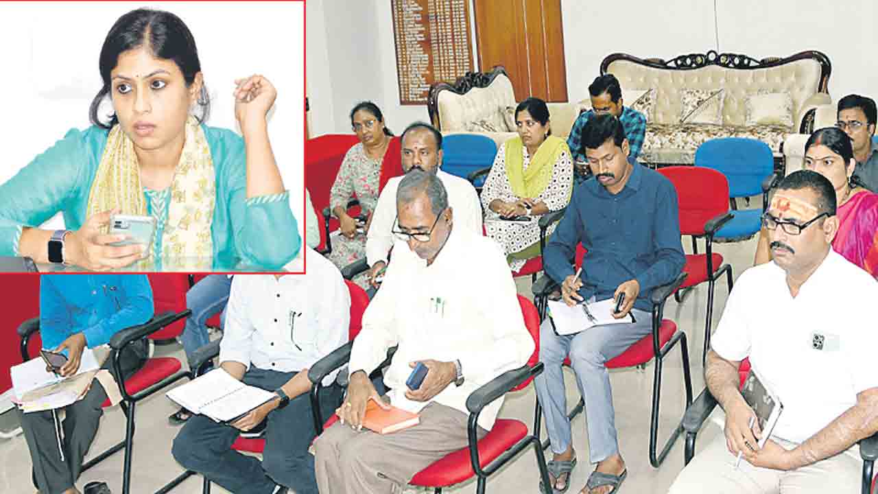 దరఖాస్తులను త్వరగా పరిష్కరించాలి