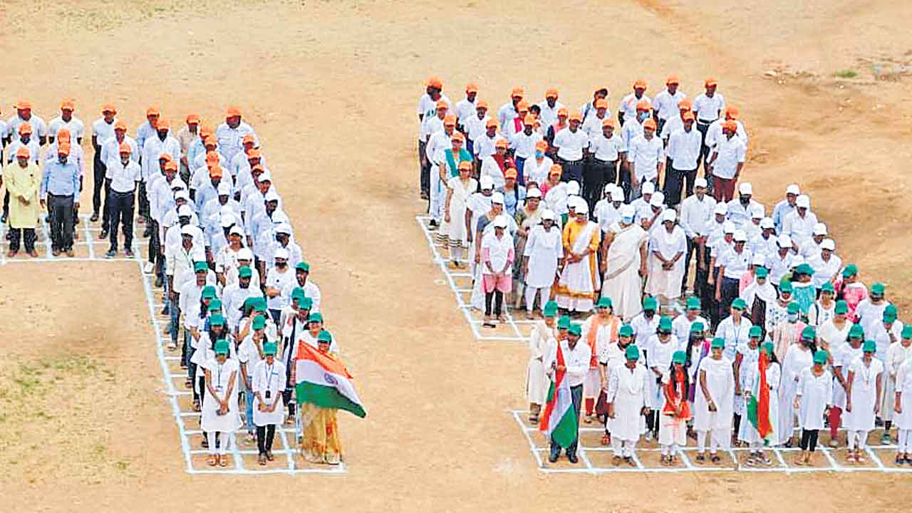 దేశం కోసం అంకితమవుదాం