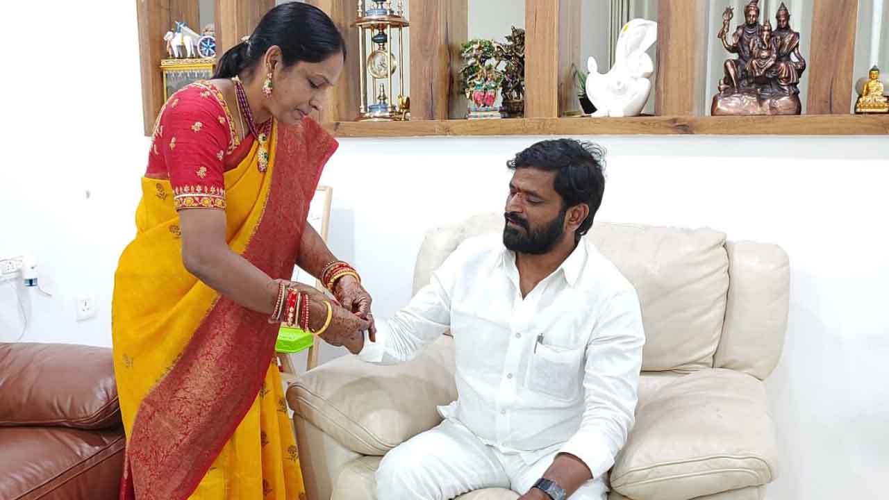 వెల్లివిరిసిన ఆత్మీయబంధం