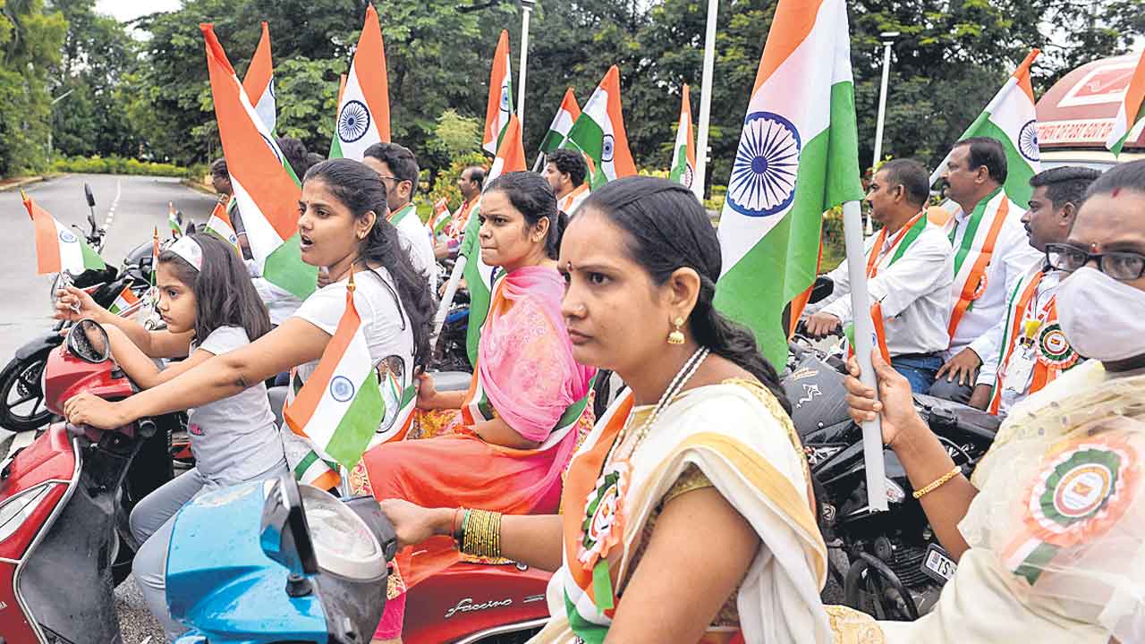 పోస్టల్‌ ఉద్యోగుల ర్యాలీ