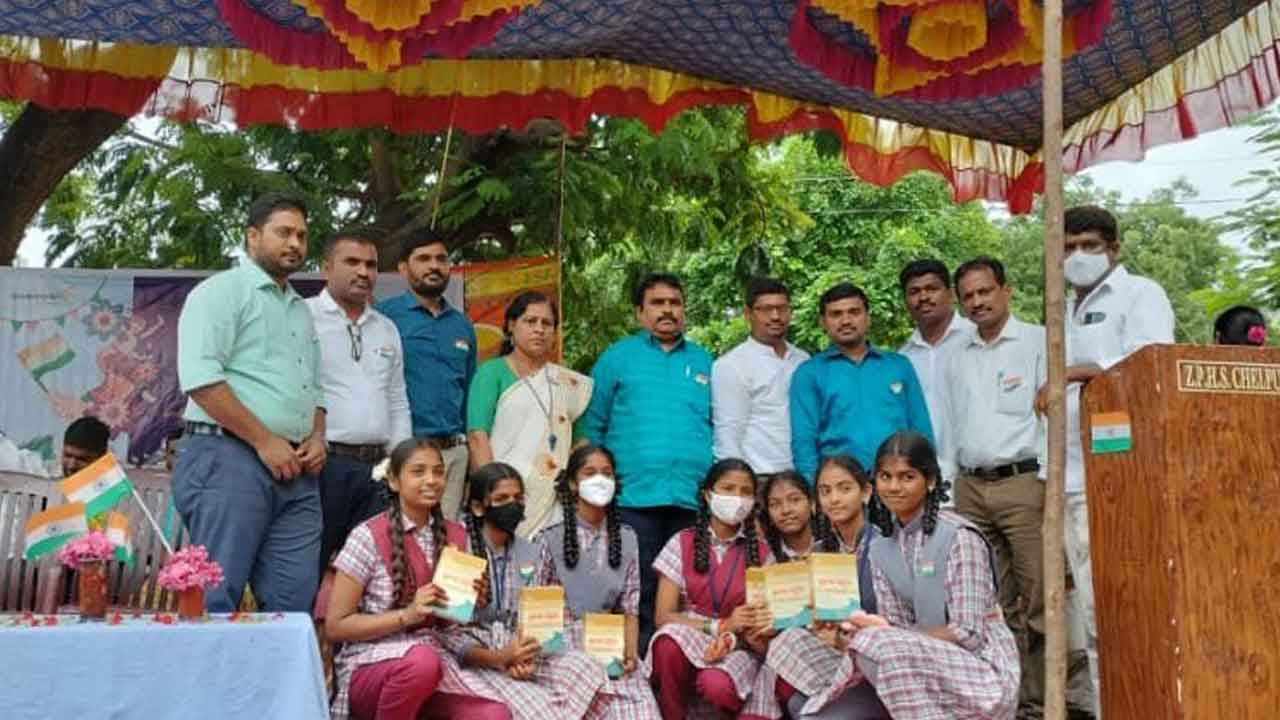 చదువుతో పాటు క్రీడల్లో రాణించాలి