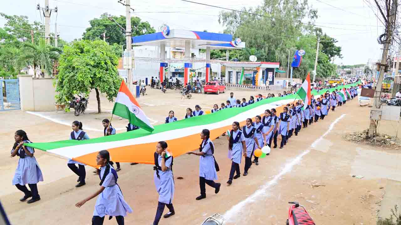 ఘనంగా స్వాతంత్య్ర దినోత్సవ వేడుకలు